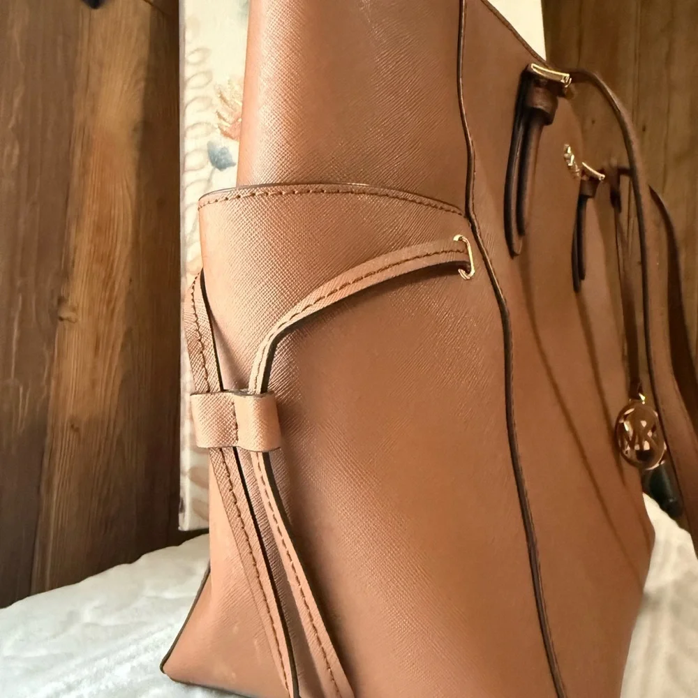 Michael Kors Brown Jet Set Bag - Saffiano Leather - Picture 4 of 7